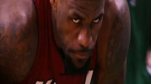 库里签下1.3亿重磅合约，勇士加码保障，合同增两特别条款